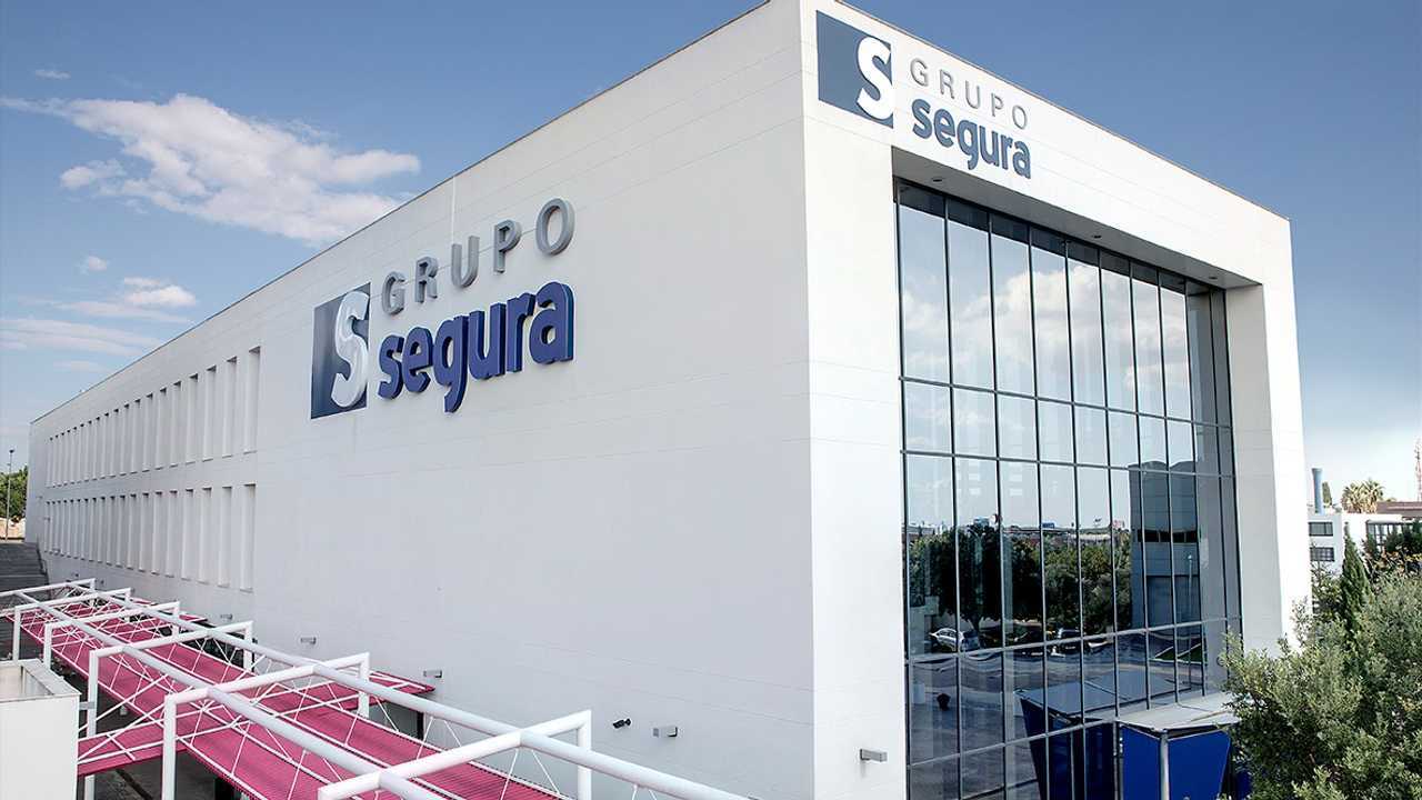 F. Segura
