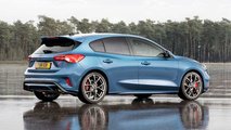 Ford Focus ST vs Ford Focus Titanium