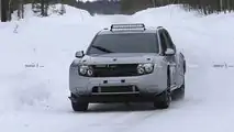 Dacia Duster EV mule spy photo