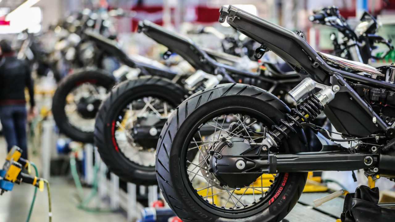 Moto Guzzi V85 TT, svelato il prezzo