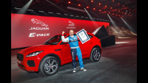 Jaguar E-Pace, il salto record con avvitamento