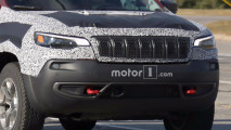 Jeep Cherokee restyling, le foto spia