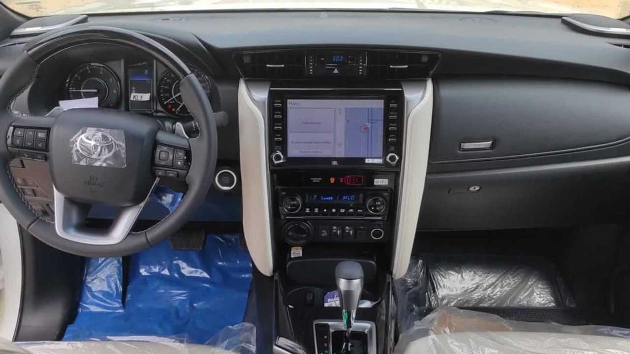 Toyota SW4 Diamond - flagra