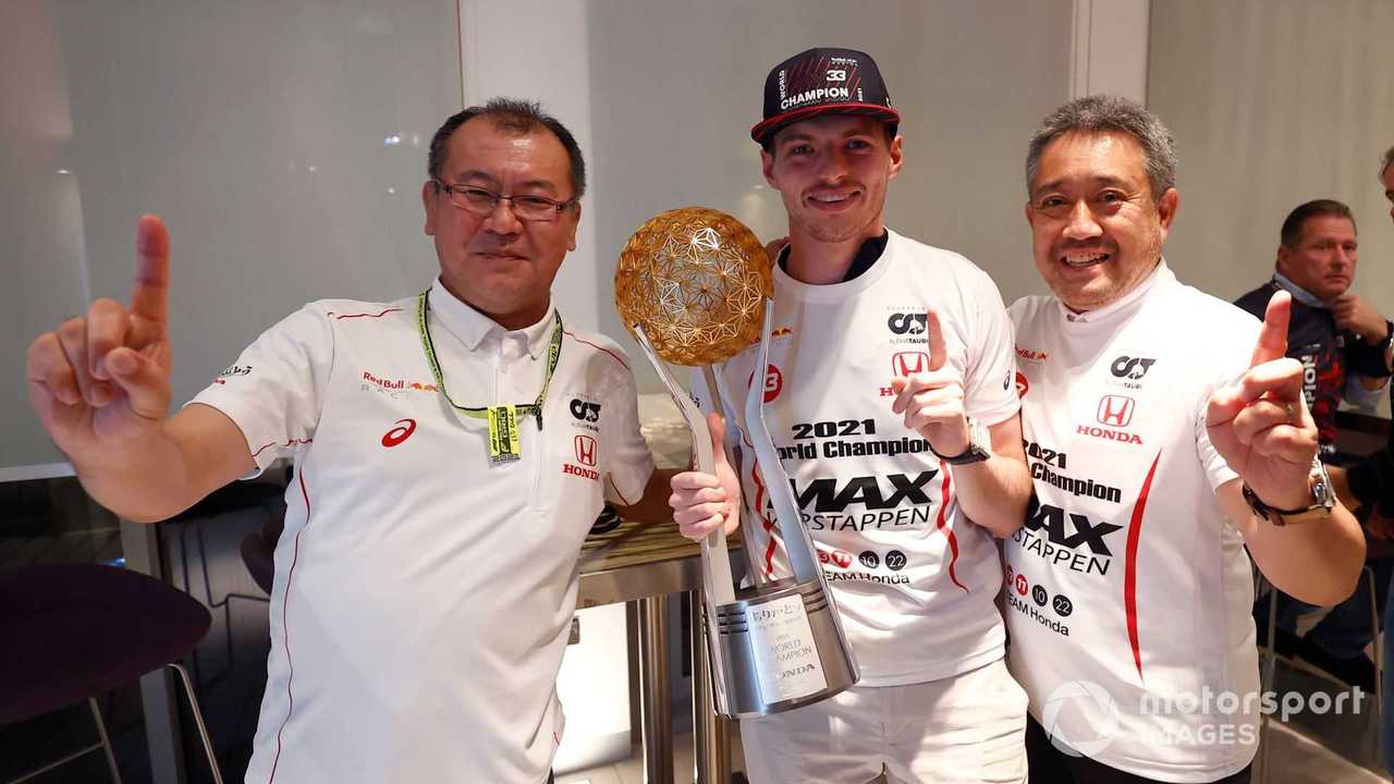 Max Verstappen and Masashi Yamamoto at Abu Dhabi GP 2021