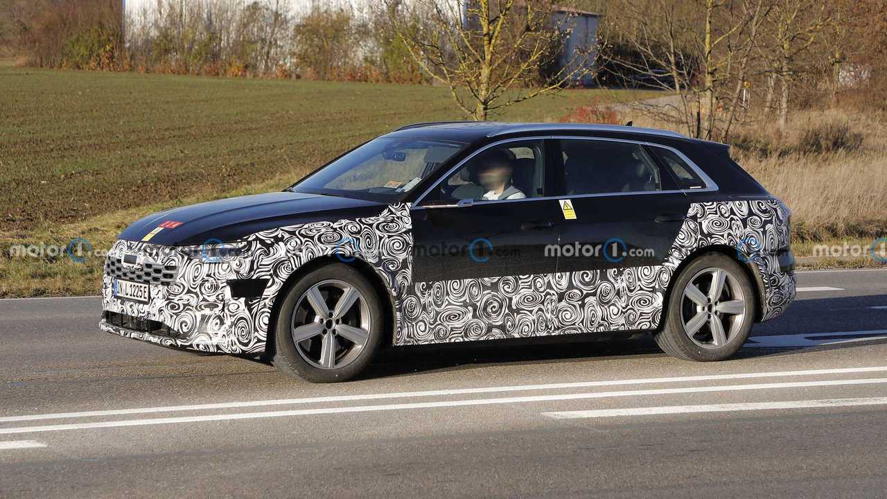 Makyajlı Audi E-Tron İlk Casus Fotoğraf.