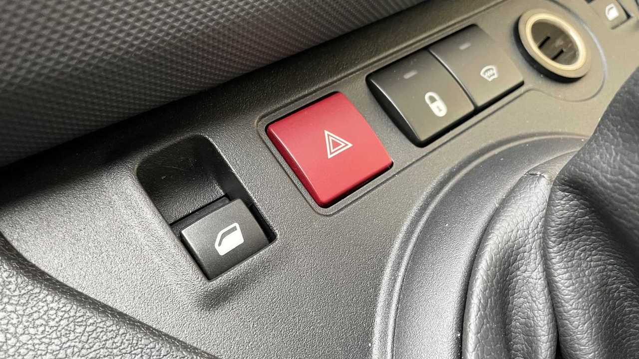 Opel Combo Life, клавиша стеклоподъемника