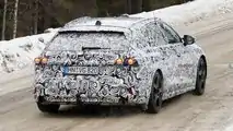 Audi A4 Avant (2023) in der Wintererprobung erwischt