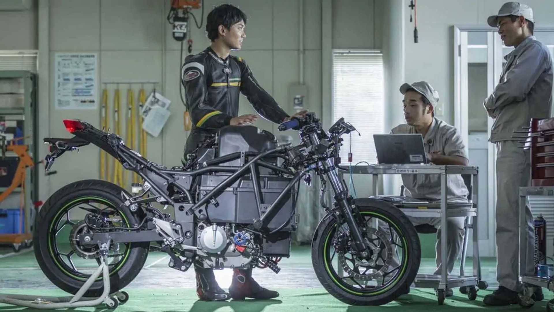 www.rideapart.com