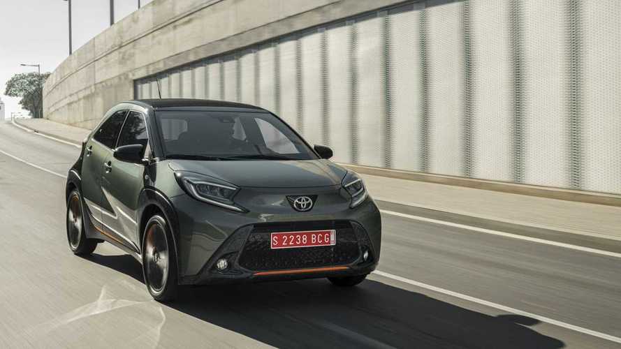 Anche Toyota Aygo X e bZ4X al Giro d'Italia 2022