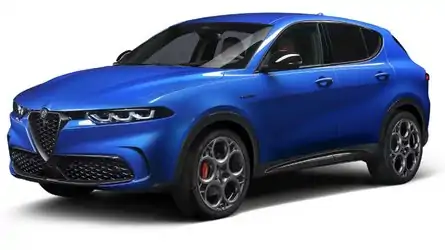 Alfa Romeo Tonale PHEV: предвестник электрификации бренда 2023 Alfa Romeo Tonale Veloce Three Quarters White Background