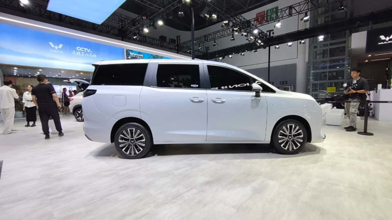 Wuling Xingguang 730, la monovolume elettrica più economica in Cina
