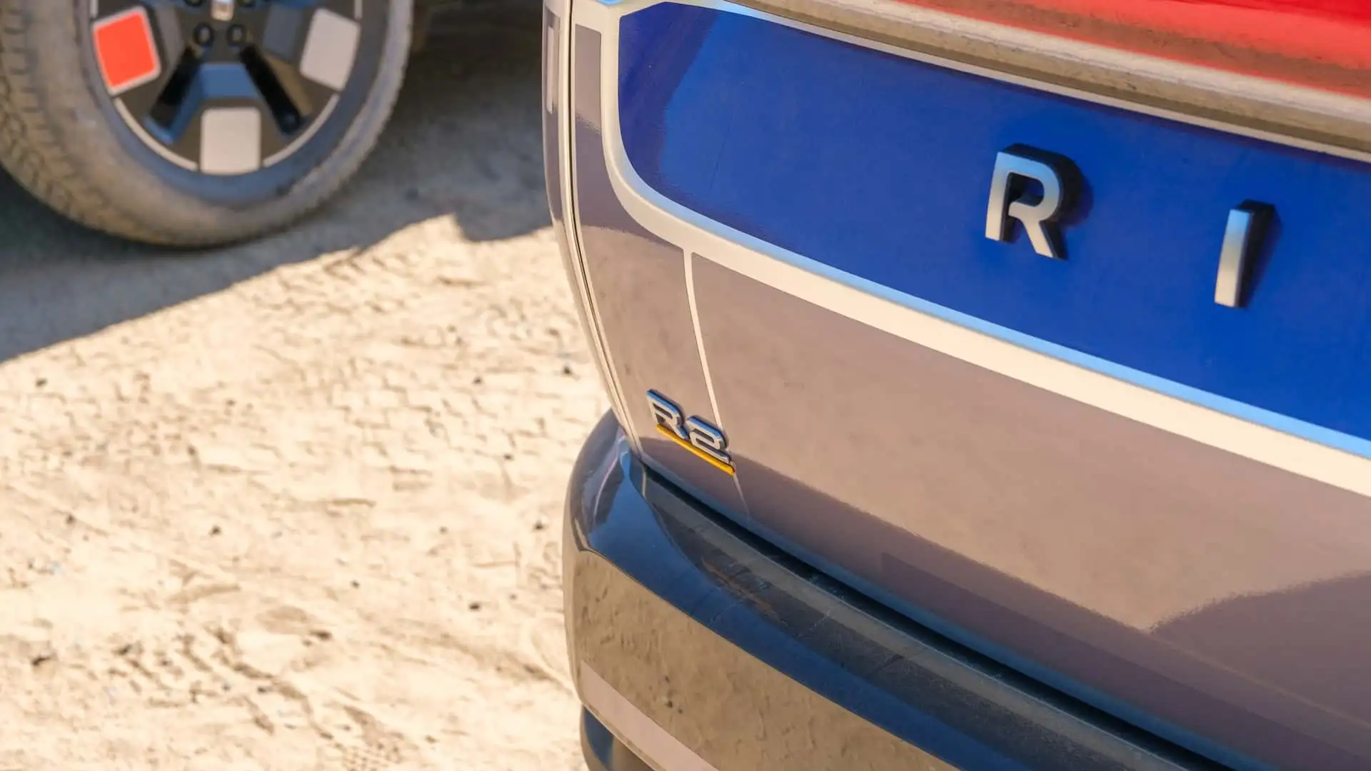https://cdn.motor1.com/images/mgl/W87pzL/s1/2026-rivian-r2-prototype-drive.webp