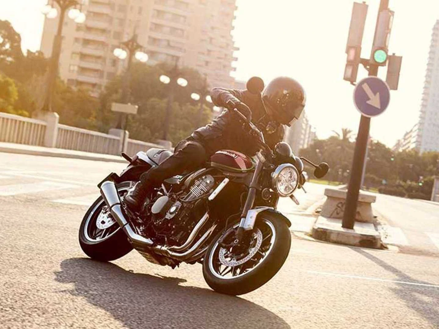 kawasaki-z900rs---handling.webp