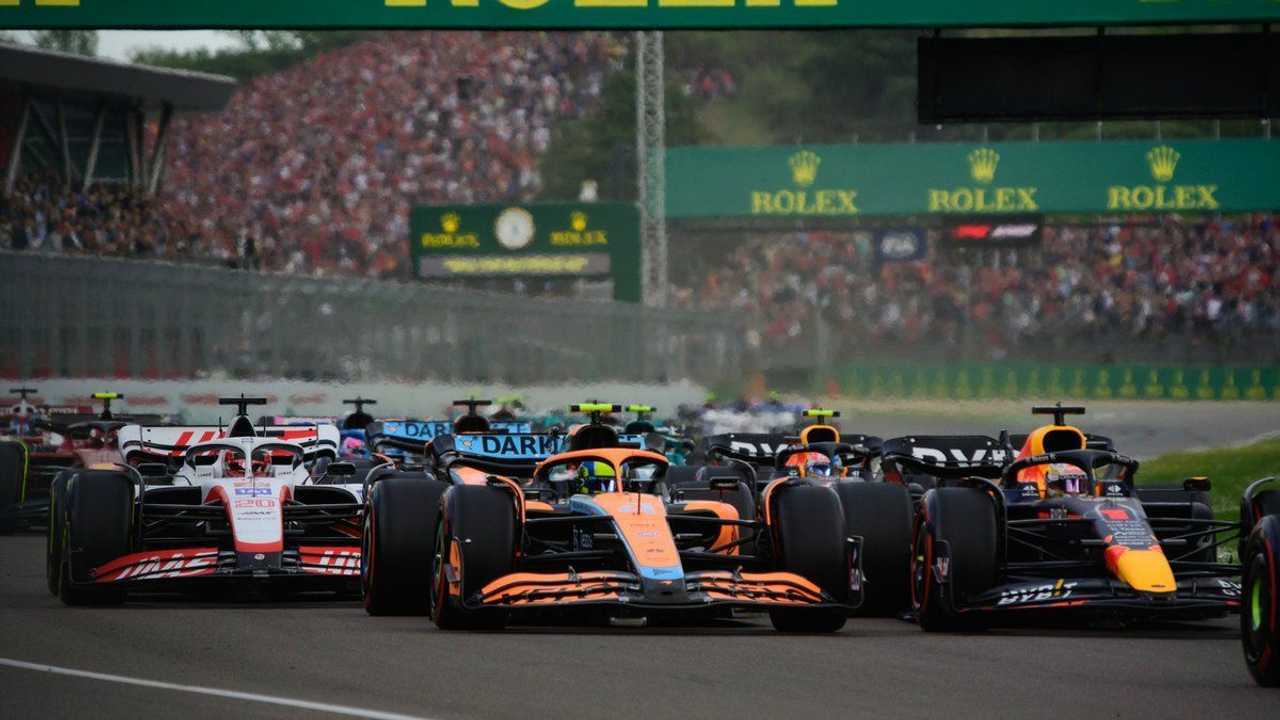 Race start at Emilia Romagna GP 2022