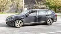 VW Passat Variant PHEV (2023) als Erlkönig