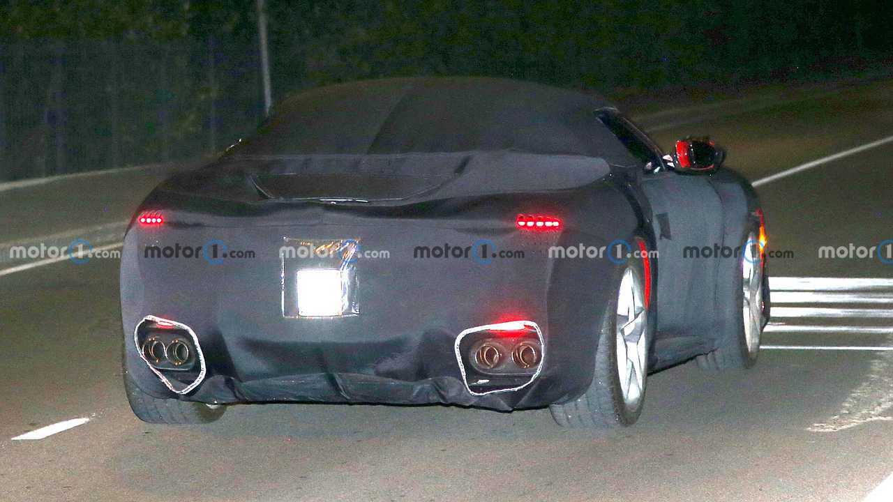 Ferrari Roma Spider, le prime foto spia