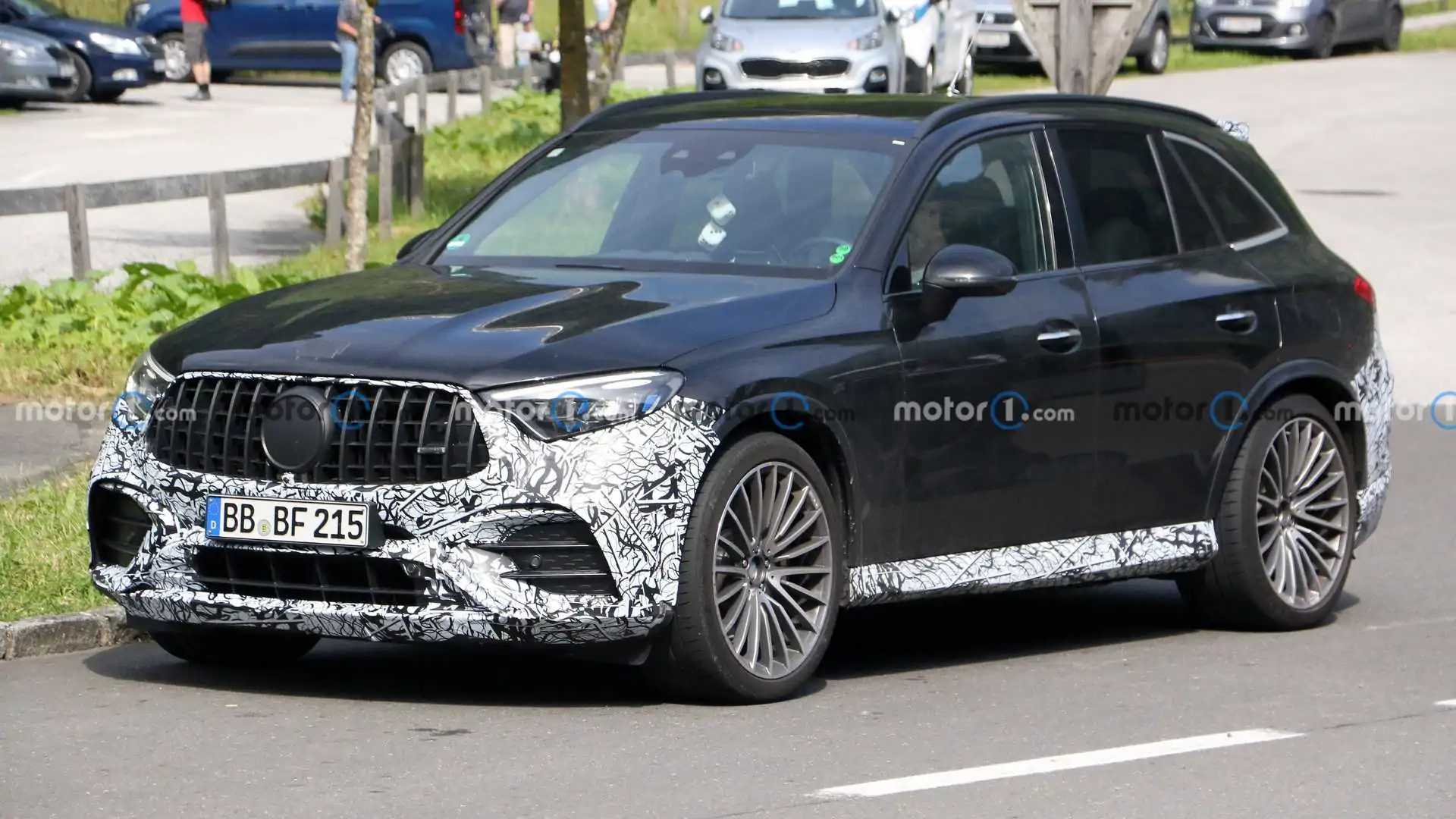 New Mercedes-AMG GLC 63 Spied With Less Camouflage