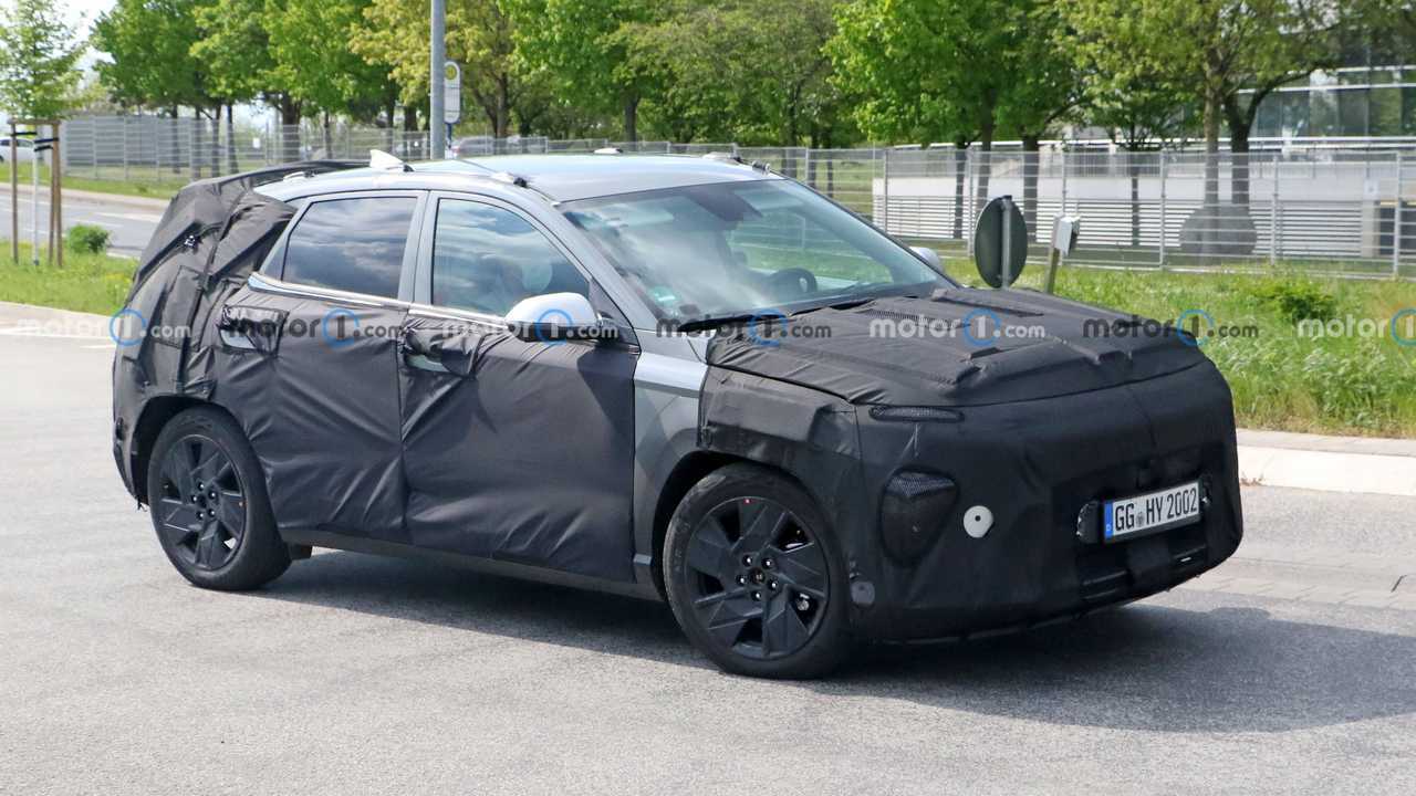 Hyundai Kona 2022, le nuove foto spia degli interni