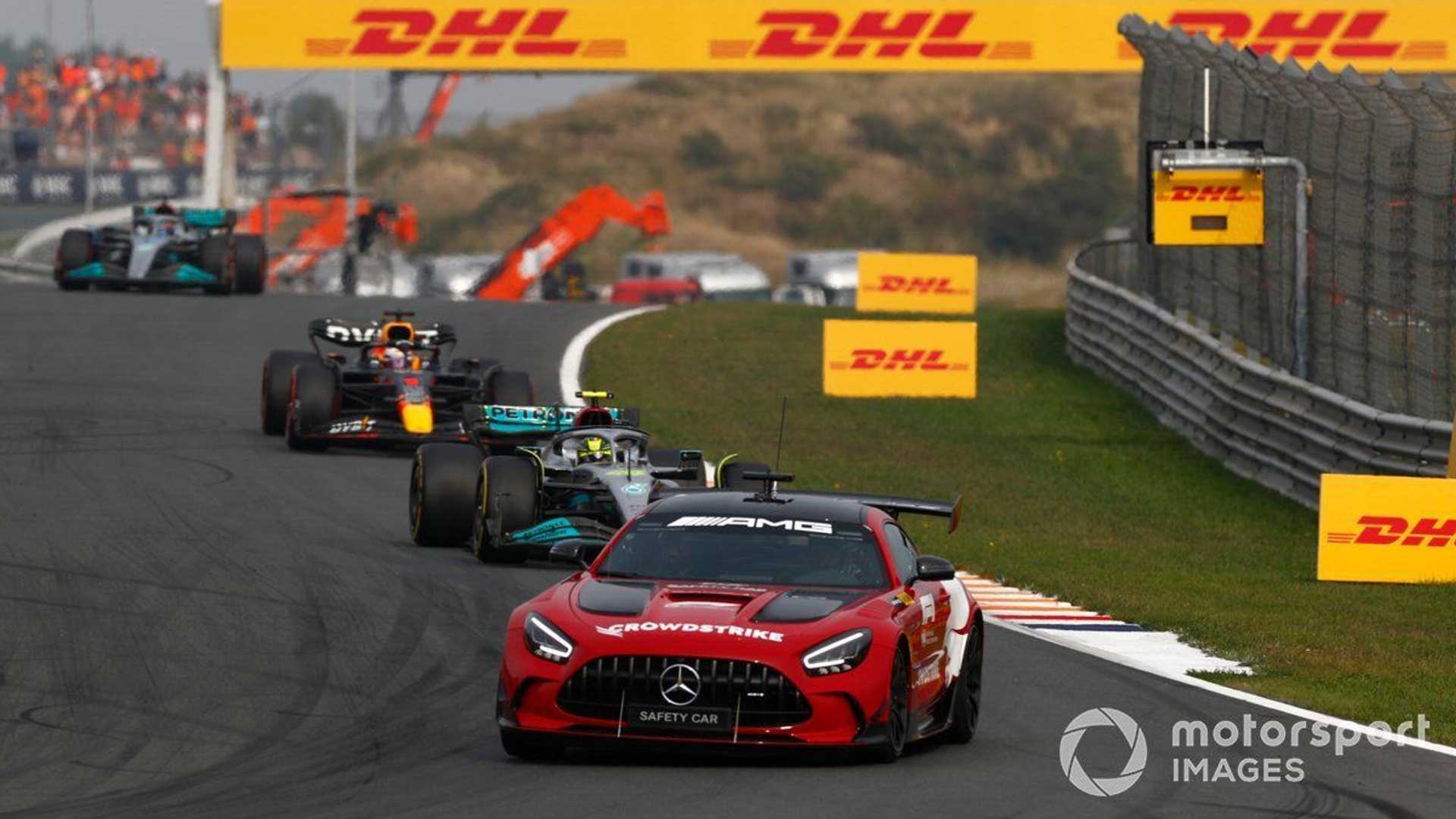 Hamilton late in selecting right engine mode for Dutch GP restart