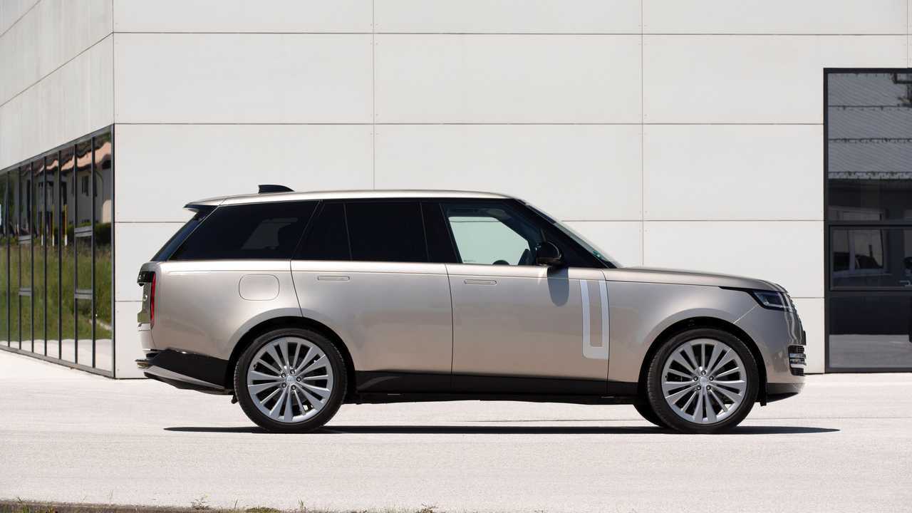 Range Rover D350 (2022) On Location