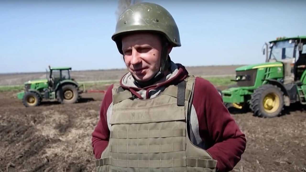 Agricoltori ucraini: coltivano e aiutano l'esercito