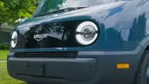 Vista frontale esterna del veicolo di consegna elettrico Amazon Electric Delivery