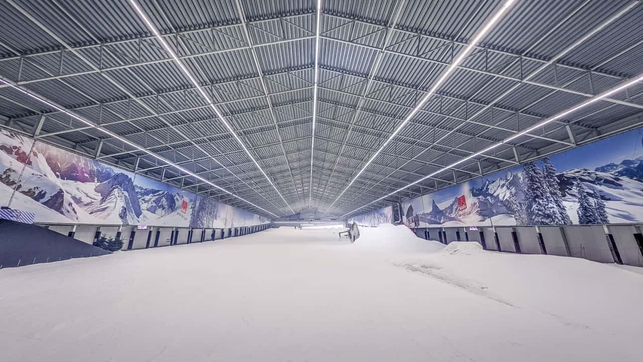 Questa pista da sci coperta è alimentata da pannelli solari