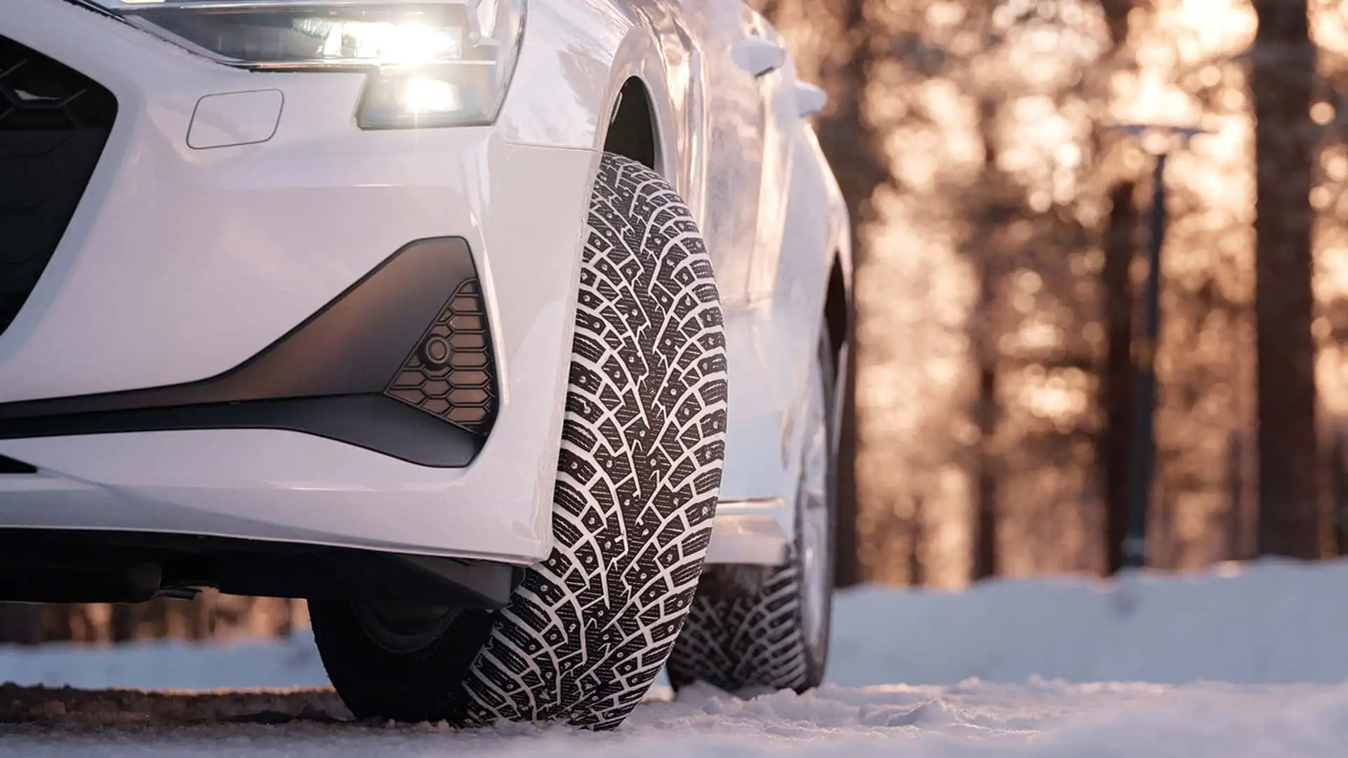 https://cdn.motor1.com/images/mgl/W8K1jr/s1/nokian-hakkapeliitta-01-studded-snow-tire.webp
