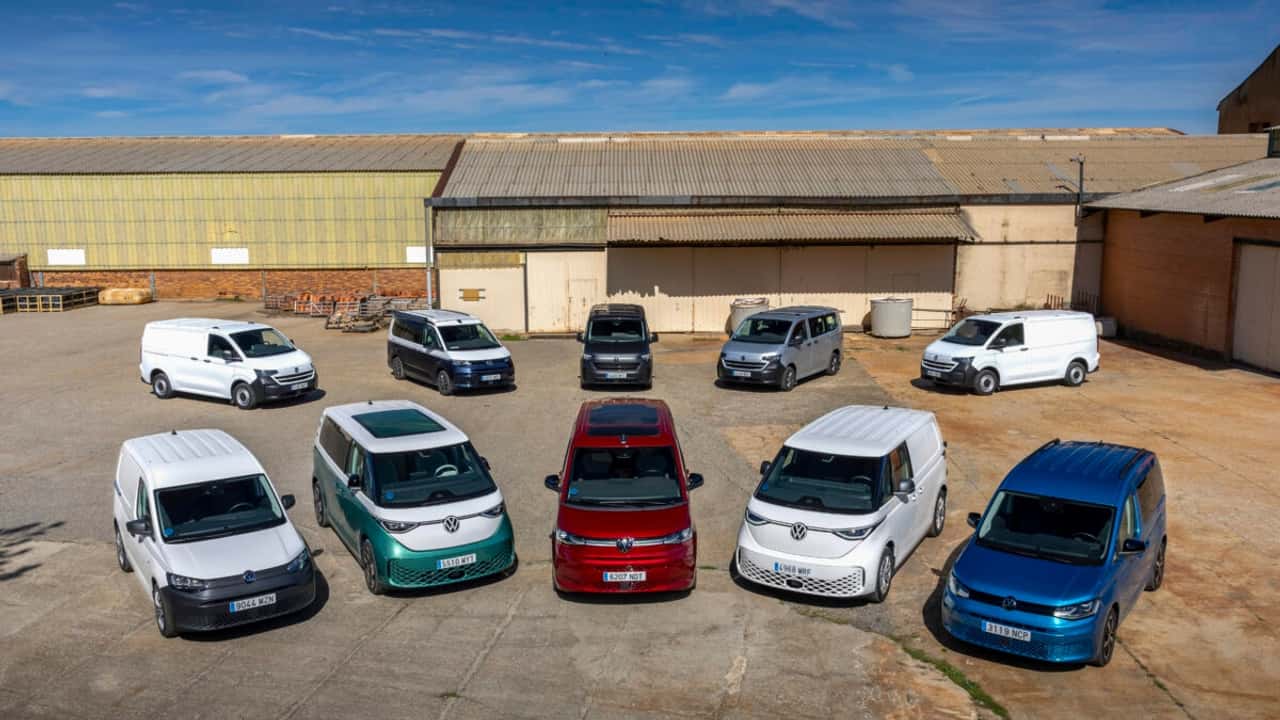 Híbridas enchufables o 100% eléctricas: así son las furgonetas electrificadas de VW