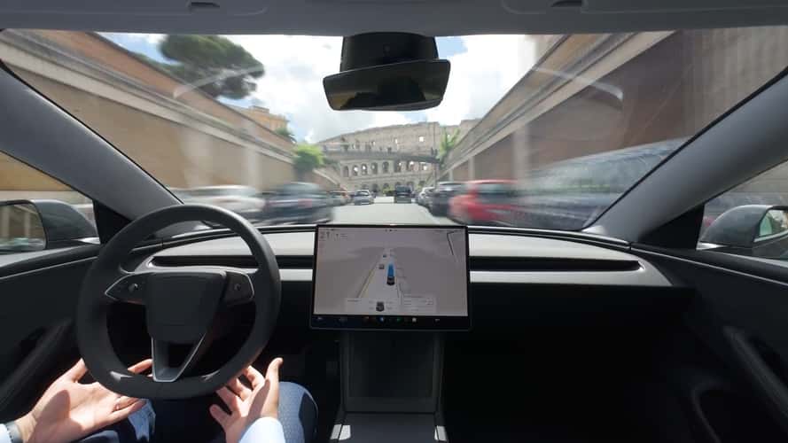 Calenda chiede a Salvini di autorizzare la guida autonoma di Tesla