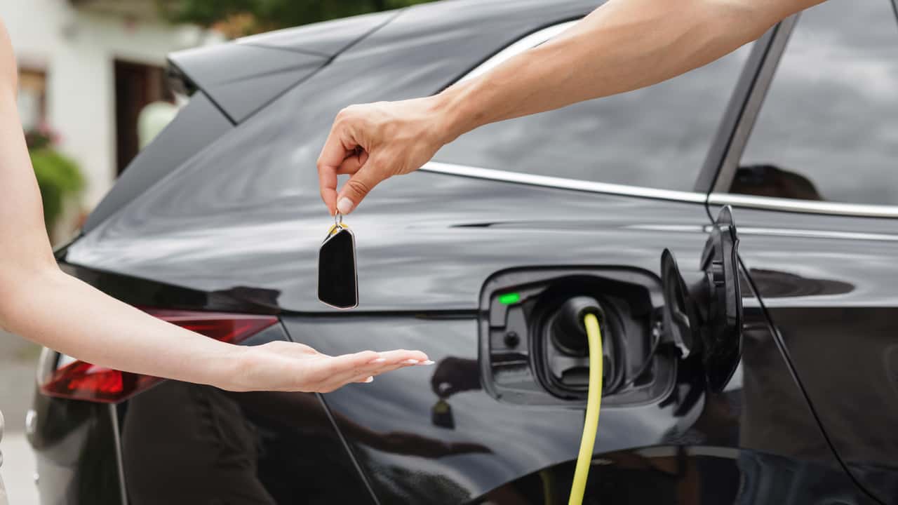 La guerra en Irán favorece las ventas de eléctricos de segunda mano