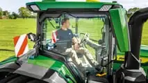 Nuovi trattori John Deere 8R, 8RT e 8RX: comfort evoluto, più efficienza e tecnologie smart per aziende agricole. in crescita
