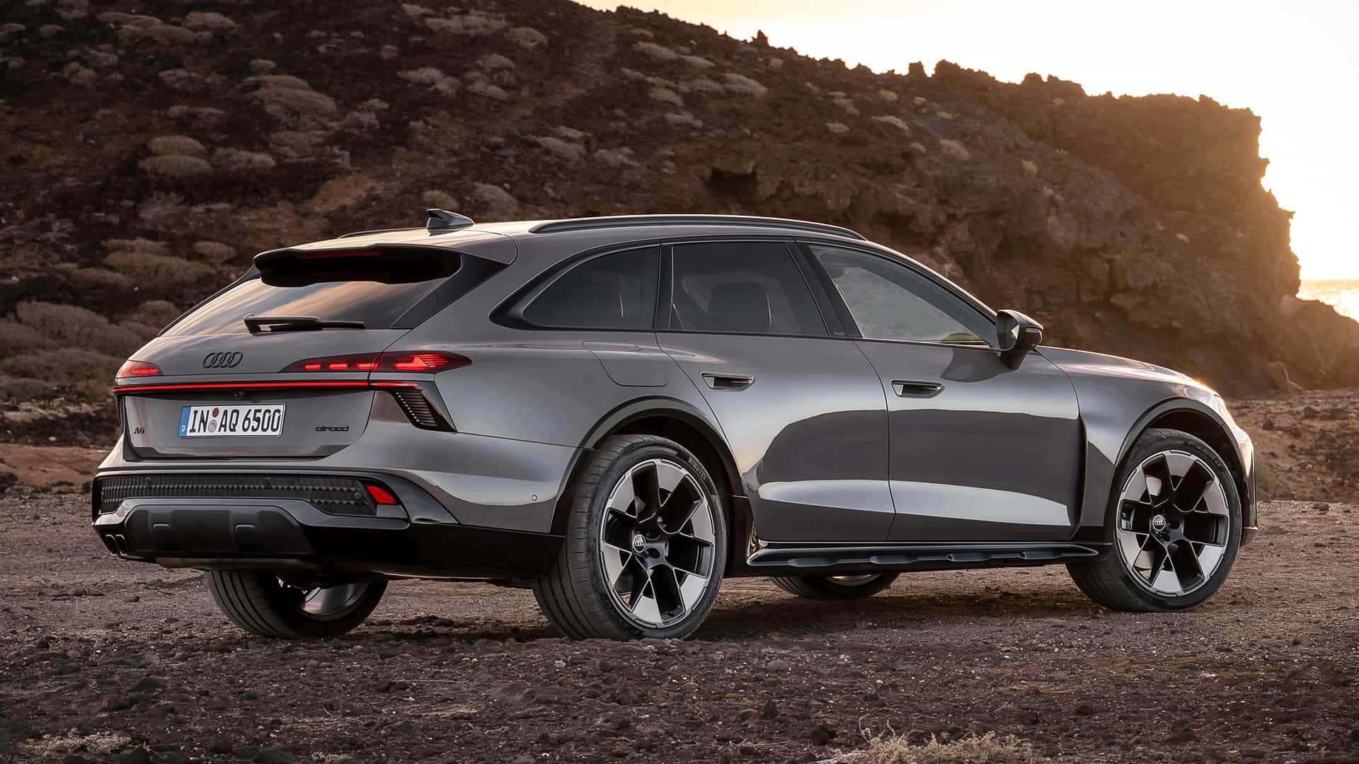 https://cdn.motor1.com/images/mgl/W8KWkL/s1/audi-a6-allroad-2026.jpg