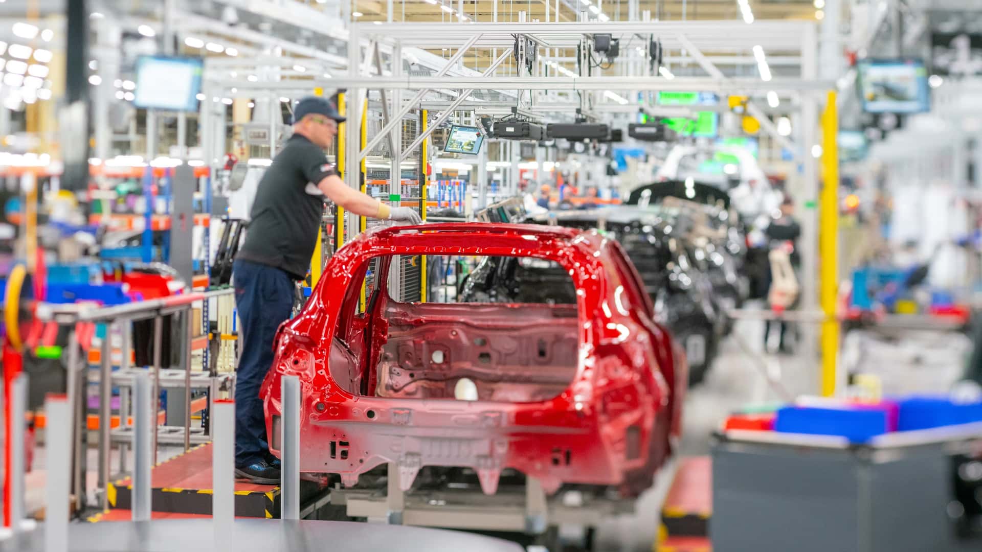 https://cdn.motor1.com/images/mgl/W8KXJ3/s1/toyota-gr-corolla-uk-plant-tour.jpg