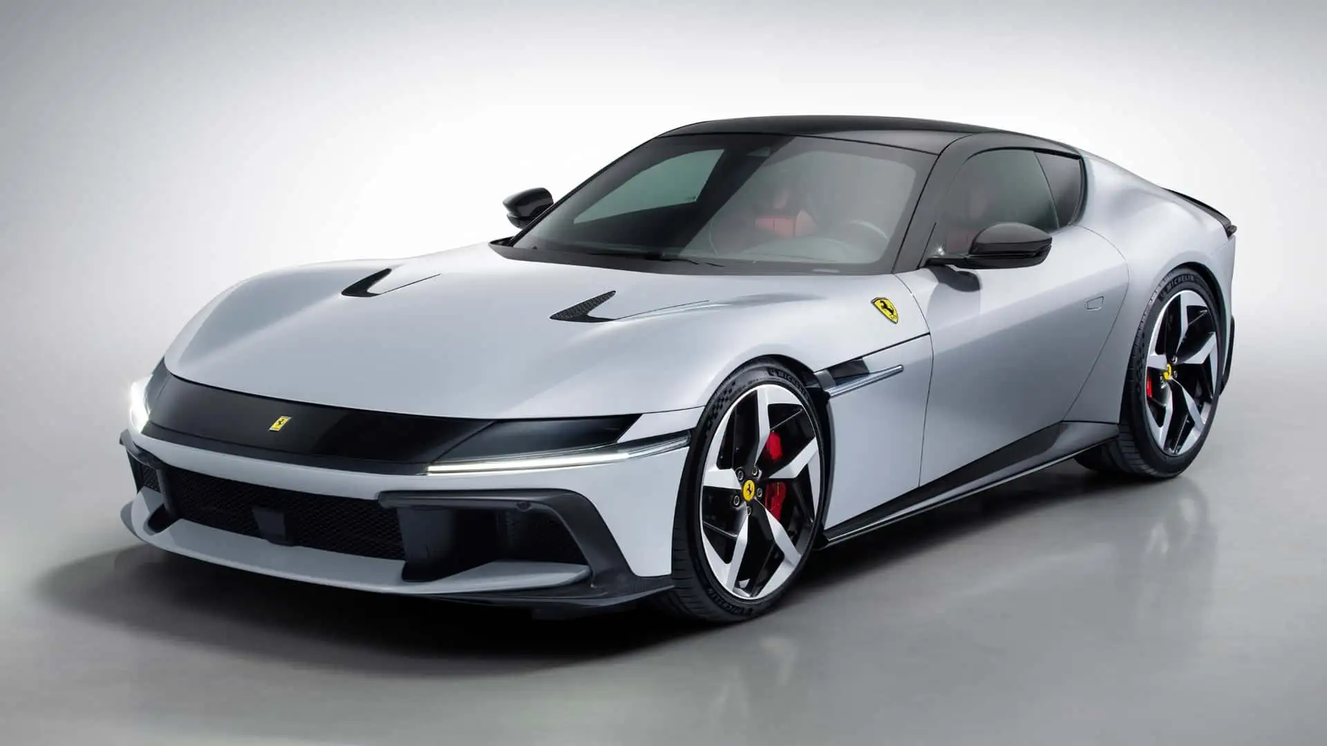 https://cdn.motor1.com/images/mgl/W8KgJL/s1/ferrari-12cilindri.webp