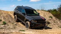 2027 Jeep Grand Cherokee Trailhawk Front 3/4