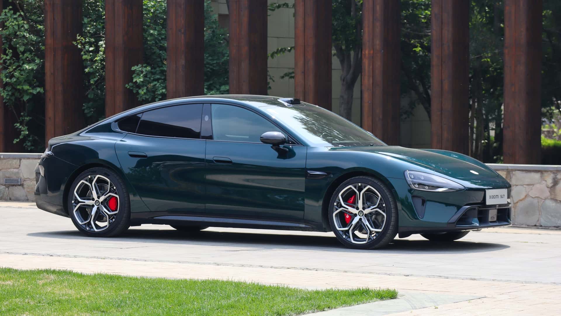 The Silicon Valley of the Fairway: Why the Paddock Is Pivoting to the SU7 — image 4