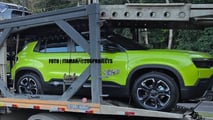Flagra: Jeep Avenger é visto sem camuflagem em cegonha 