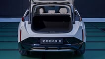 Zeker X, los interiores y el maletero