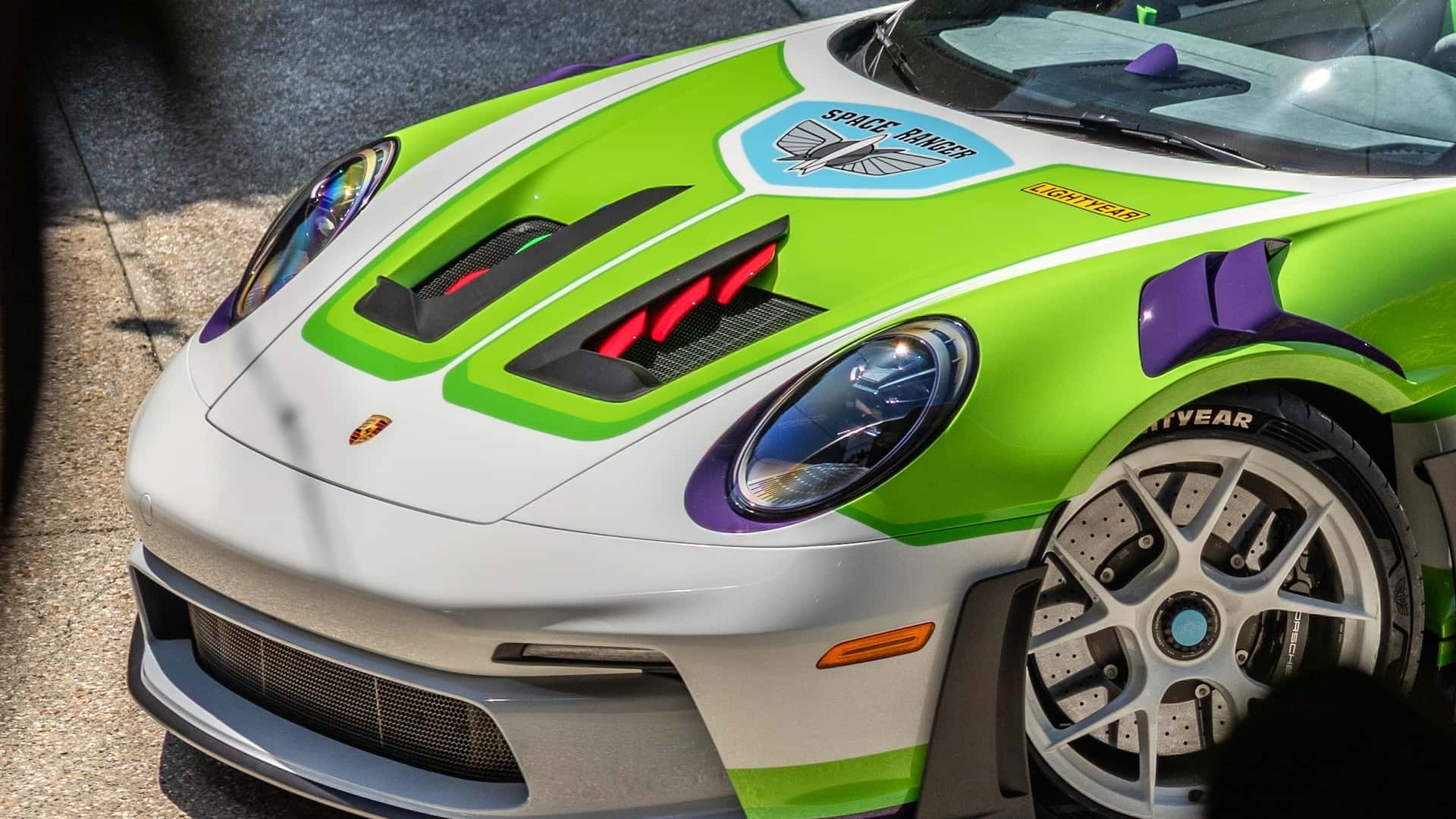 https://cdn.motor1.com/images/mgl/W8Kzq3/s1/porsche-and-pixar-toy-story-collaboration.jpg