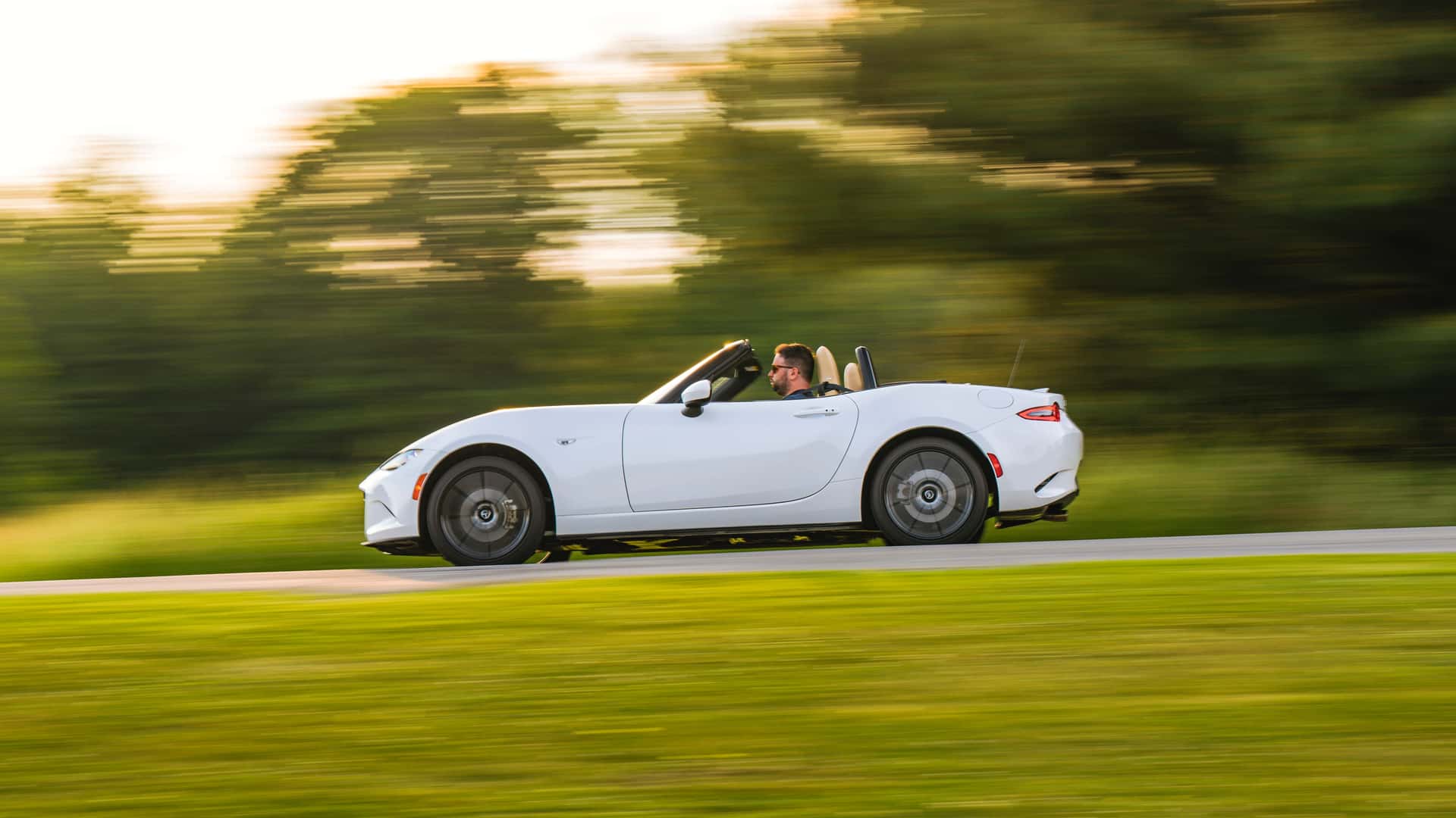 https://cdn.motor1.com/images/mgl/W8MN96/s1/2024-mazda-mx-5-miata-grand-touring-review.jpg
