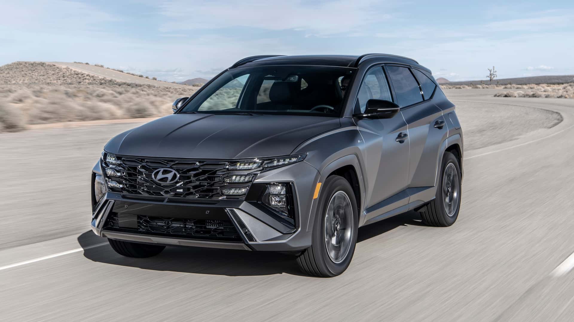 https://cdn.motor1.com/images/mgl/W8MYyL/s1/2025-hyundai-tucson.jpg
