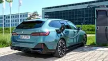 BMW i5 eDrive40 Touring (2024) nel test