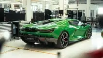 Lamborghini Countach y Revuelto se reúnen en la fábrica