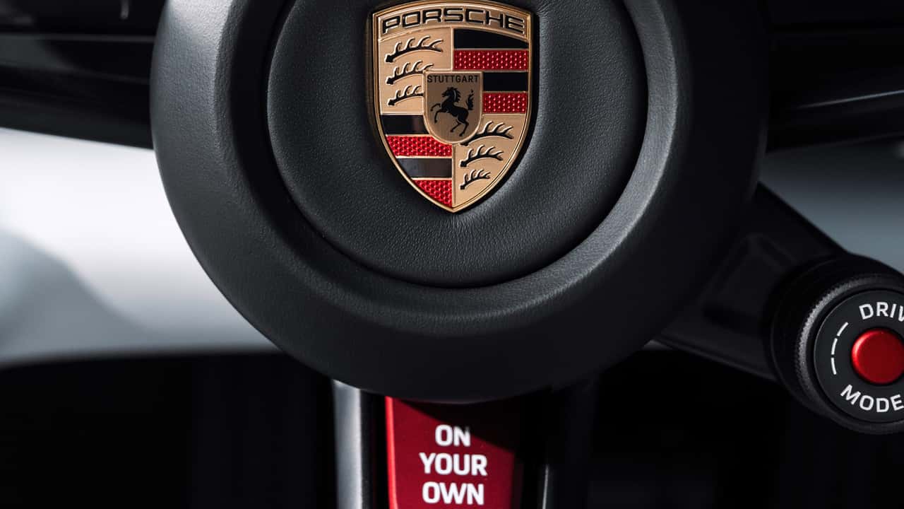 Porsche'nin Yeni Süper Otomobilinde 'Kendi Başına' Düğmesi ve Diğer Harika Özellikler Bulunuyor