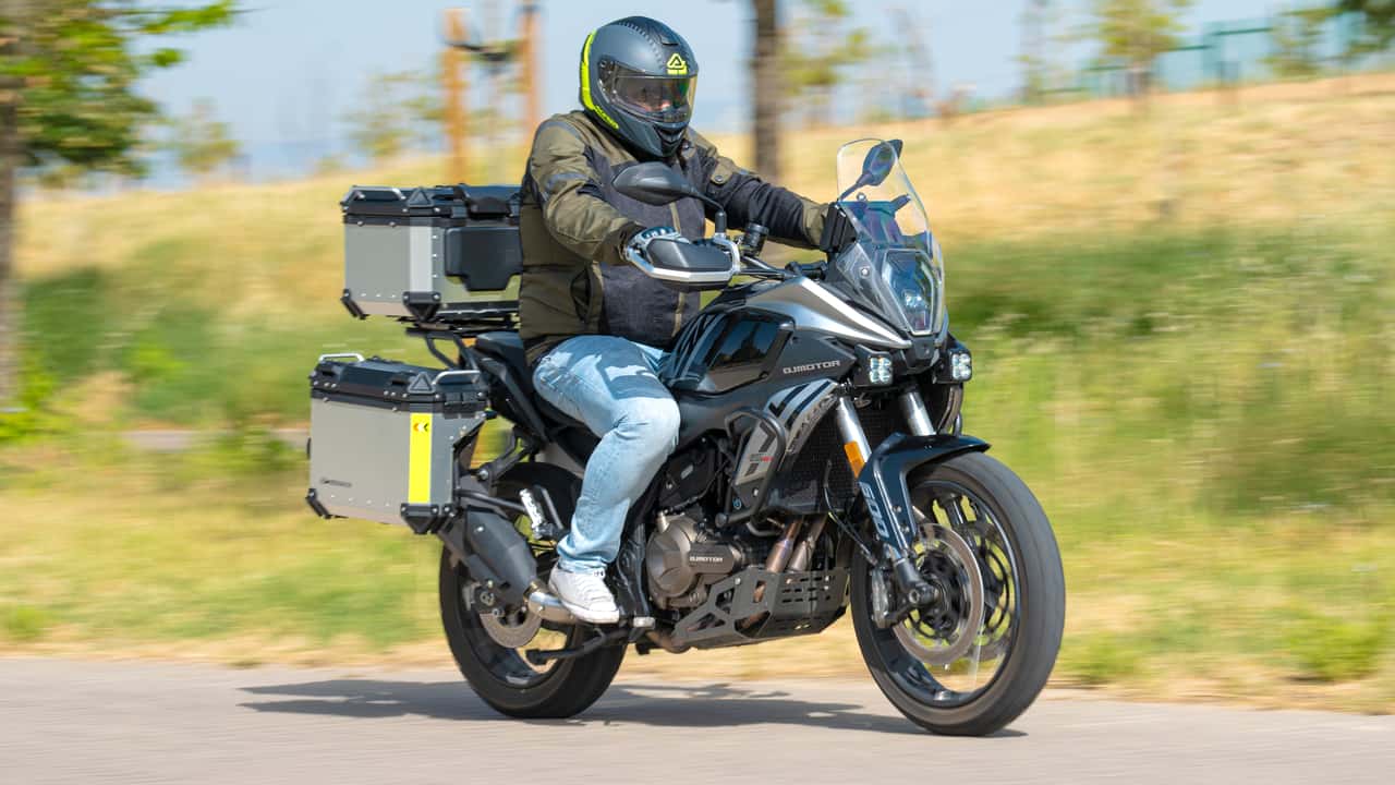 QJ Motor SRT 600 SX 2026, probamos la trail más rutera que aventurera