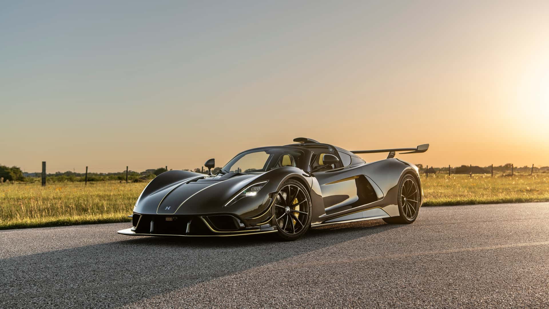 Hennessey Venom F5 Revolution Roadster Debuts With 1,817 HP, $3M Price