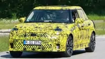 Mini Cooper 5-Türer (2024) als Erlkönig erwischt