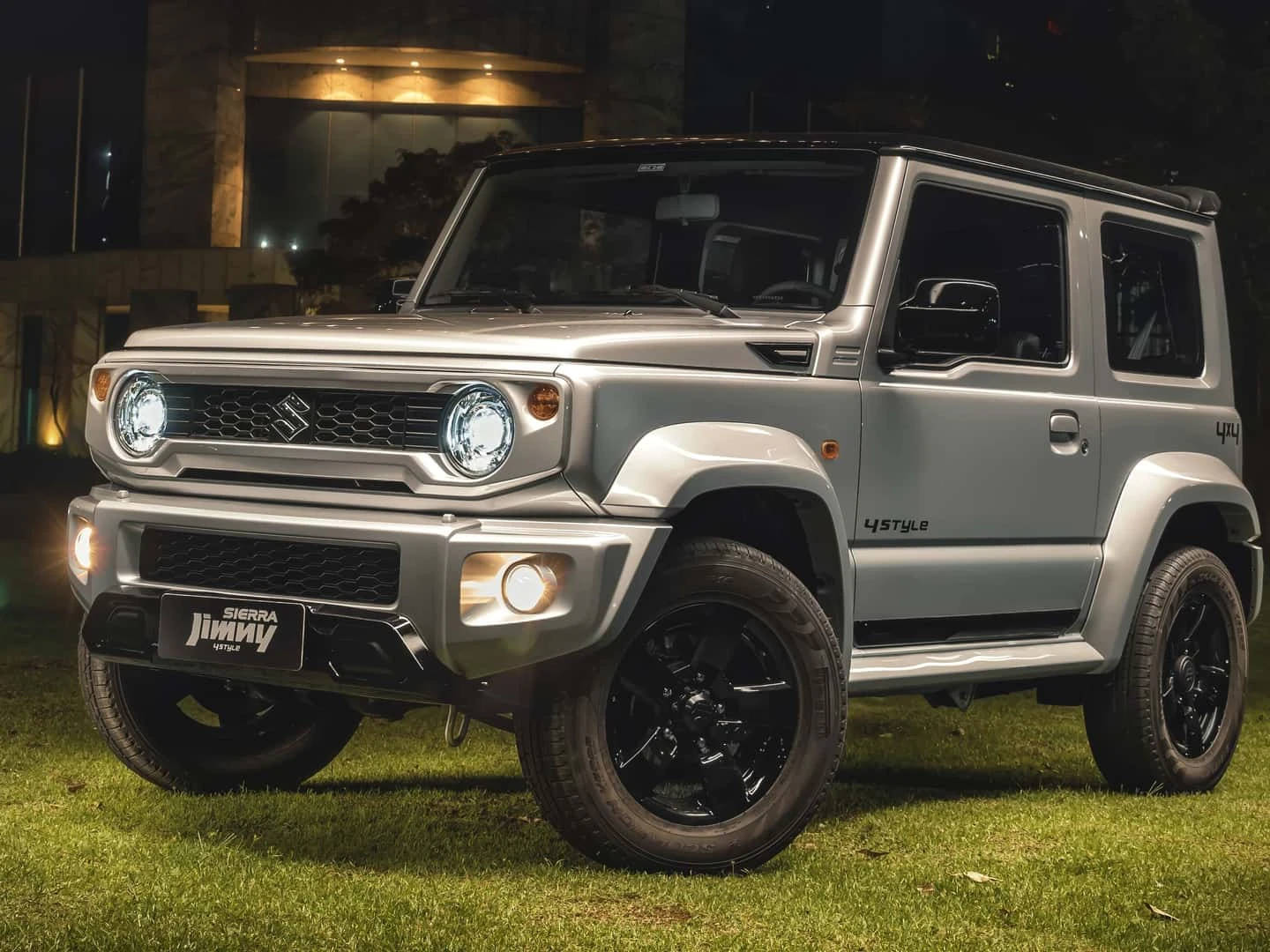 Suzuki Jimny fica até R$ 20.000 mais barato no Brasil; confira tabela