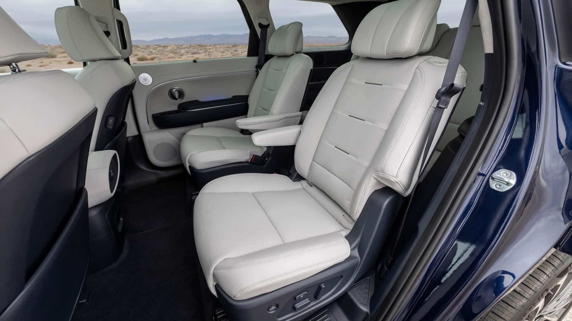 https://cdn.motor1.com/images/mgl/W8q63j/s1/2026-hyundai-palisade-us-spec.jpg